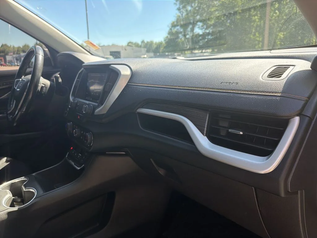 Used 2021 Silver GMC SLT image 29