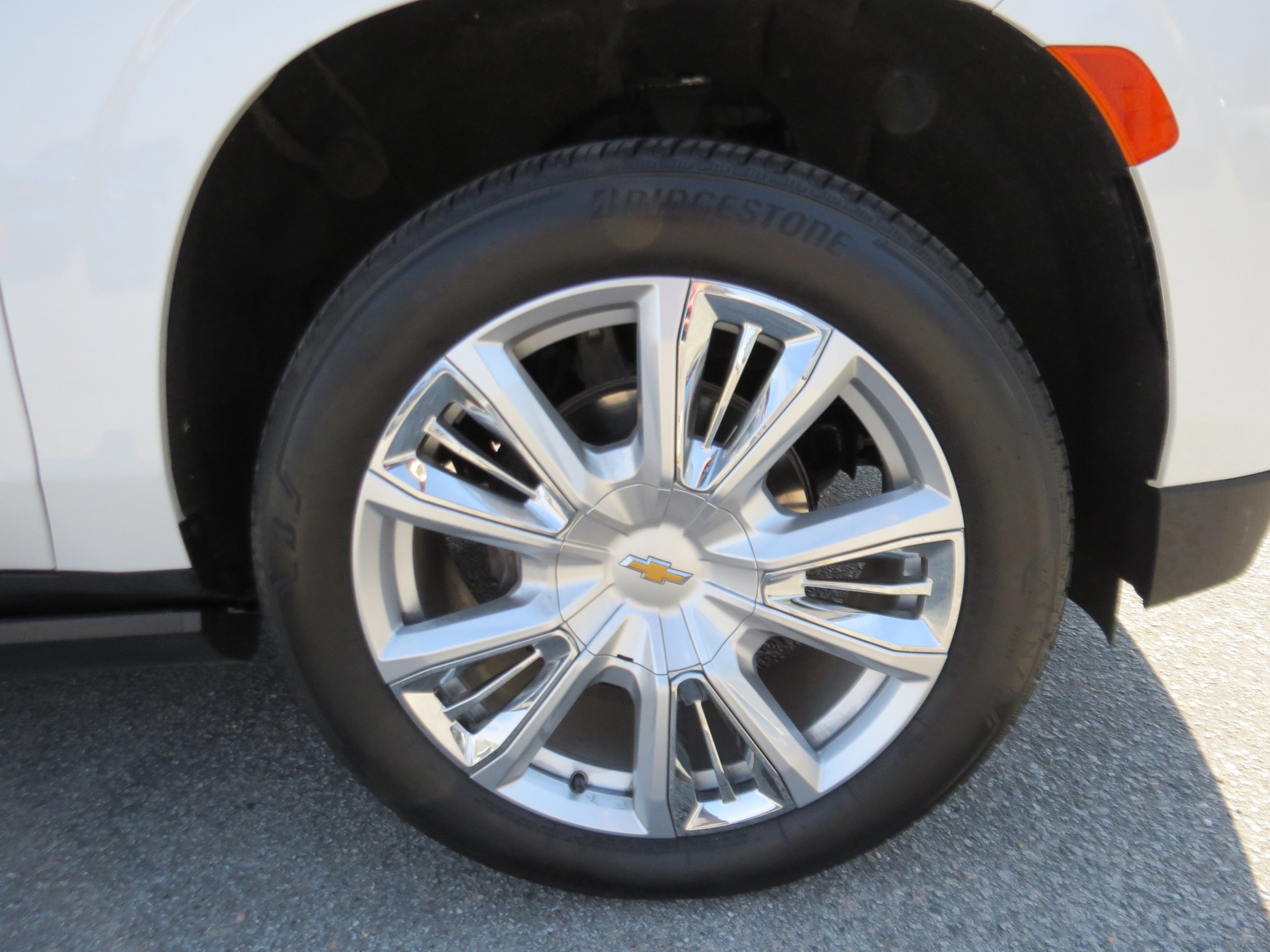 Used 2024 Iridescent Pearl Tricoat Chevrolet High Country image 10