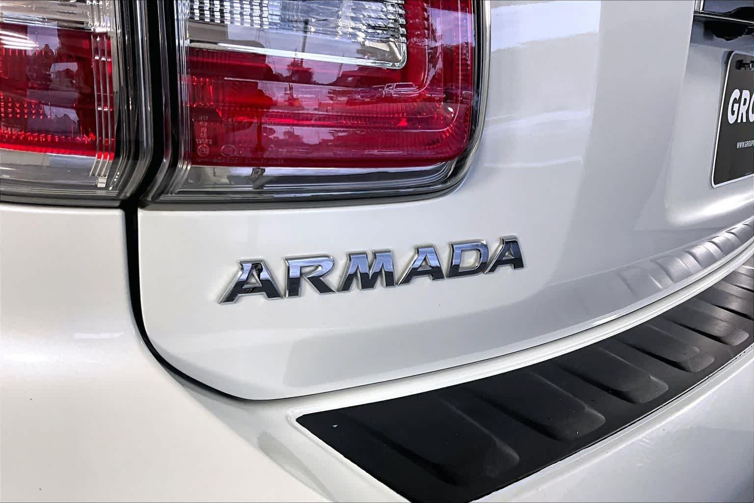 Used 2017 Pearl White Nissan Platinum image 30