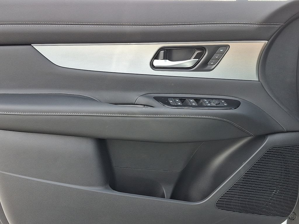 New 2026 Everest White Pearl TriCoat Nissan Platinum image 8
