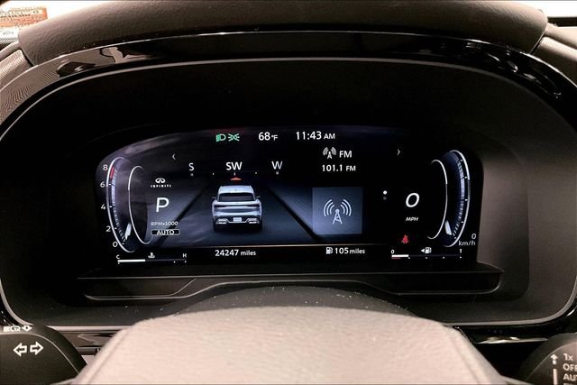 Used 2024 Majestic White INFINITI LUXE image 29