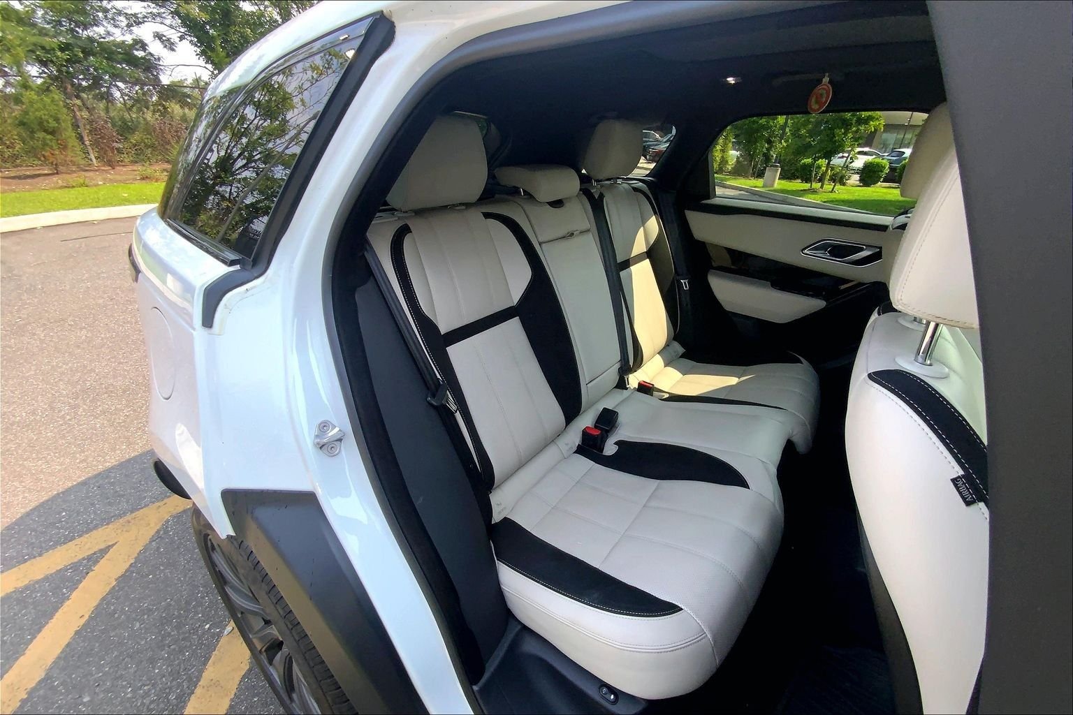 Used 2020 Fuji White Land Rover P250 R-Dynamic S image 19