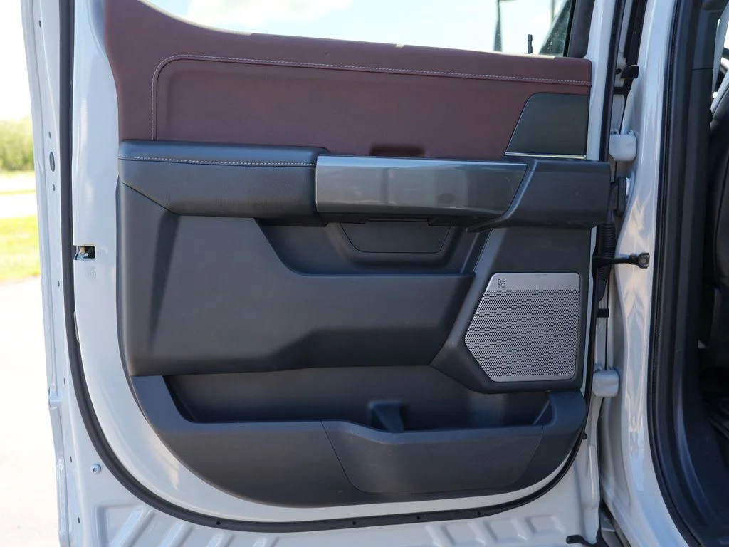 Used 2023  Ford Lariat image 19