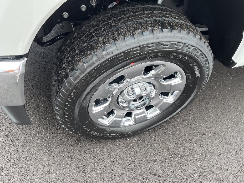 New 2027 Star White Metallic Tri-Coat Ford F-250® Lariat® image 9