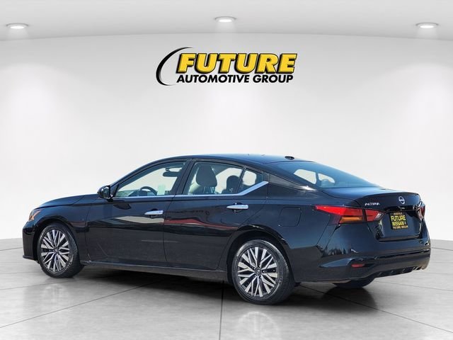 Used 2023 Black Nissan 2.5 SV image 7