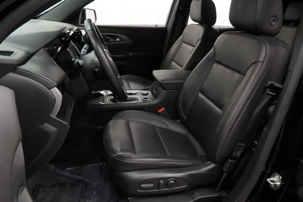 Used 2023 MOSAIC BLACK METALLIC Chevrolet LT Leather image 4