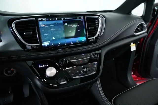 2026 Chrysler Pacifica Limited - Photo 7