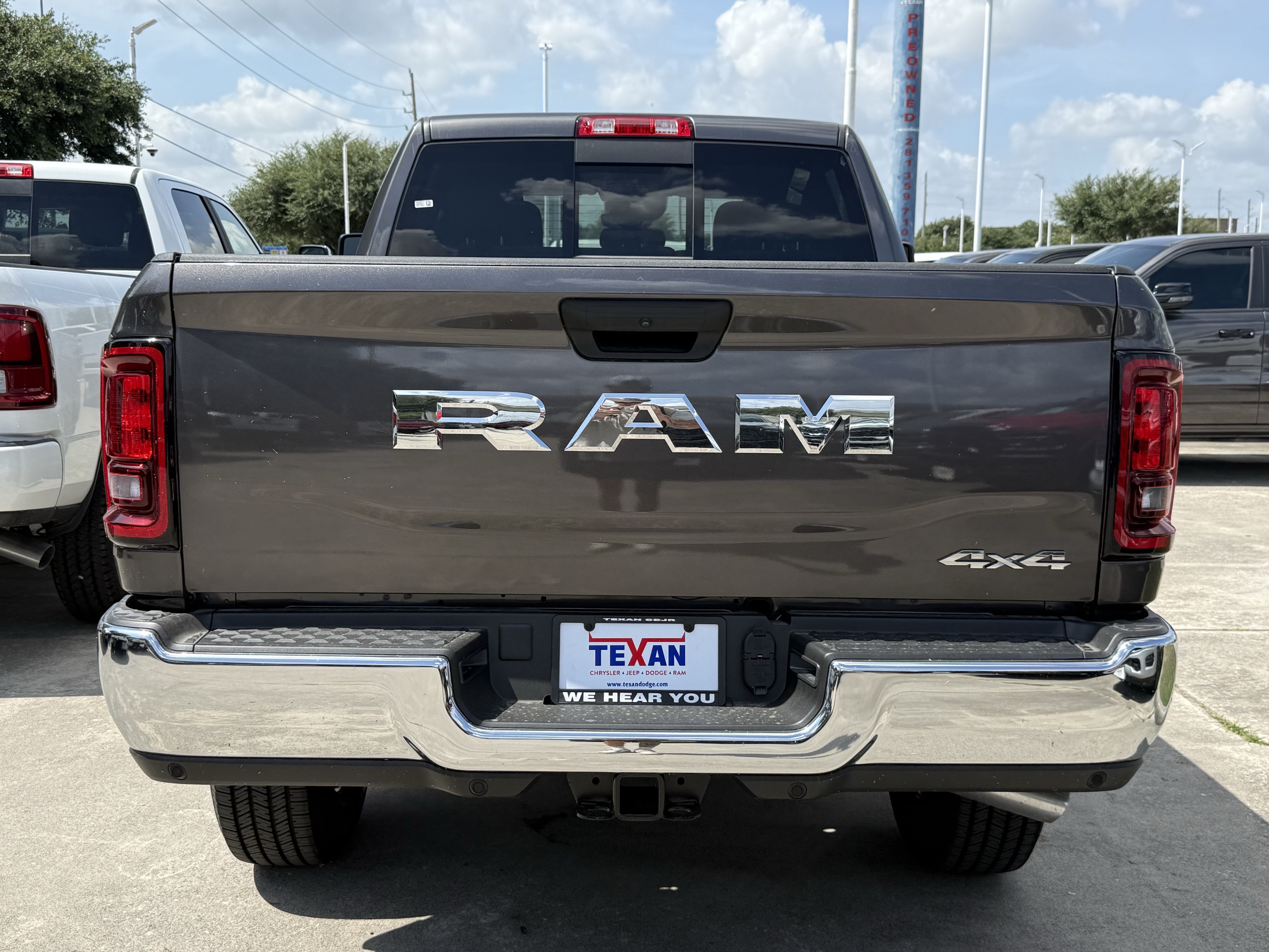 New 2026 Granite Crystal Metallic Clear-Coat Exterior Paint RAM Tradesman image 5