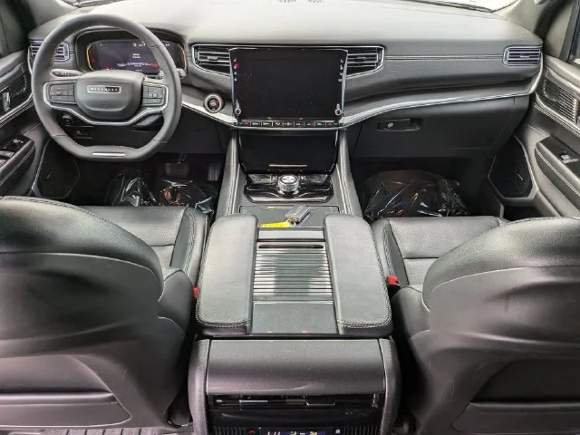 Used 2023 Gray Jeep Base image 11