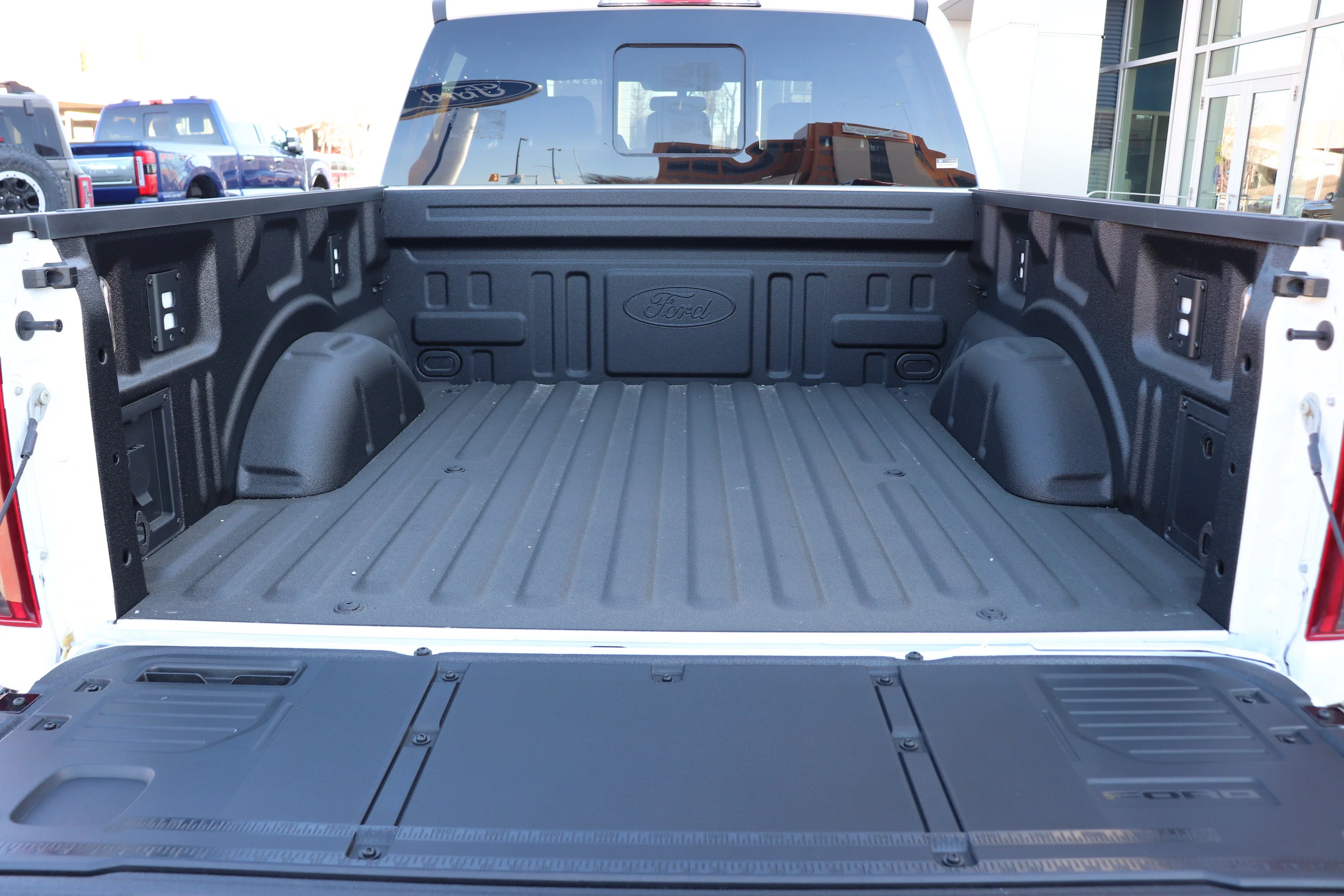 New 2026 OXFORD WHITE Ford XLT image 5