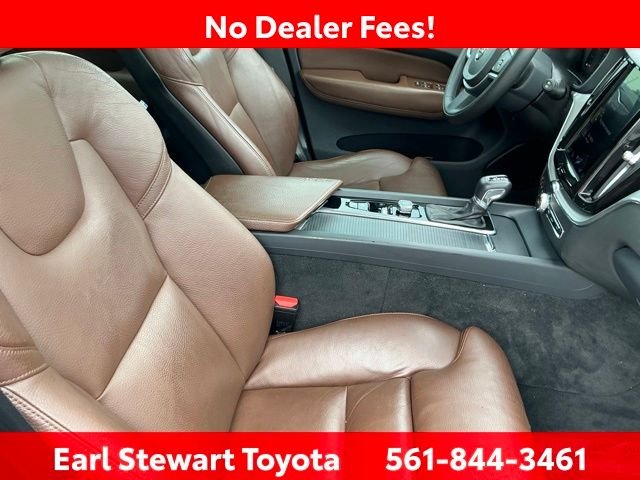 Used 2019 White Volvo T5 Momentum image 45