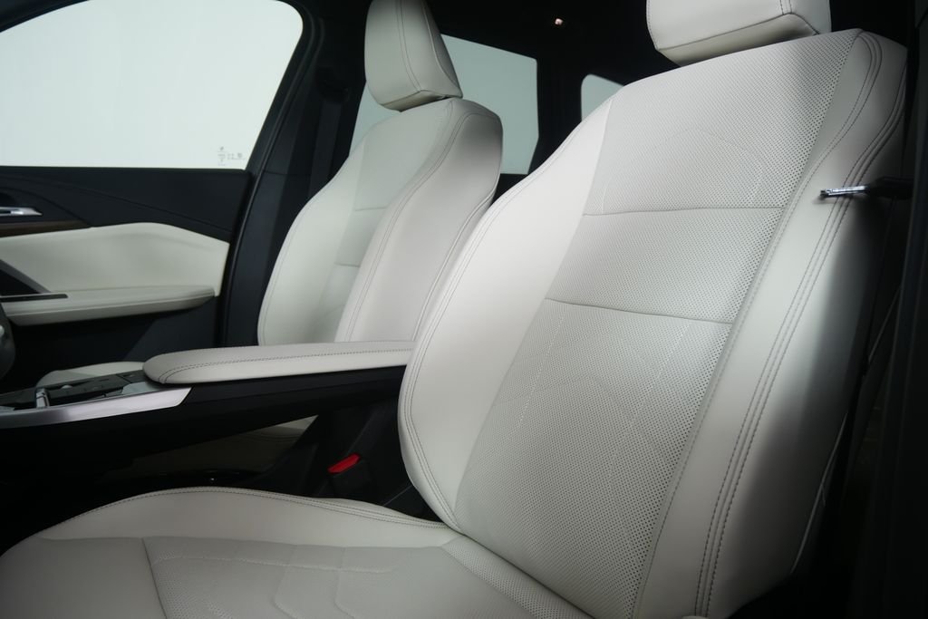 New 2027 Jet Black BMW xDrive28i image 10