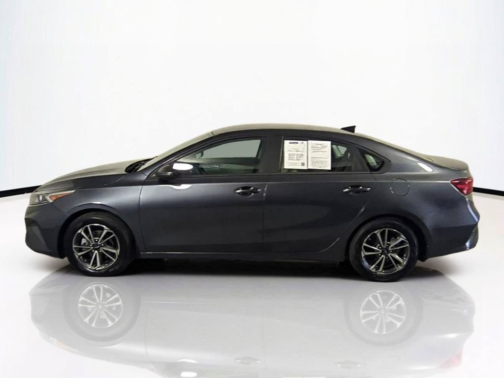 2023 Kia Forte LXS - Photo 8