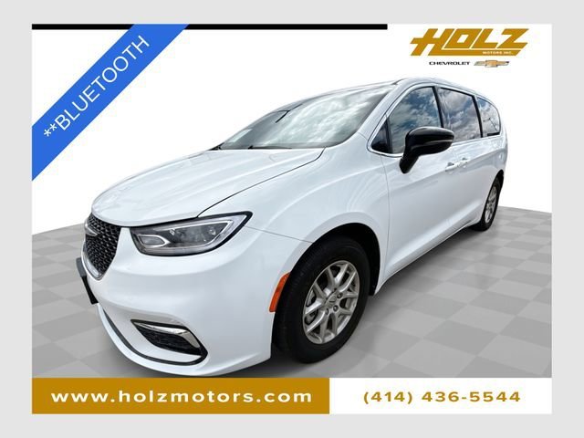 2025 Chrysler Pacifica Select's photo