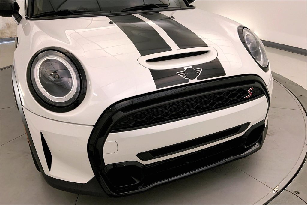 Used 2024 White Metallic MINI  image 29