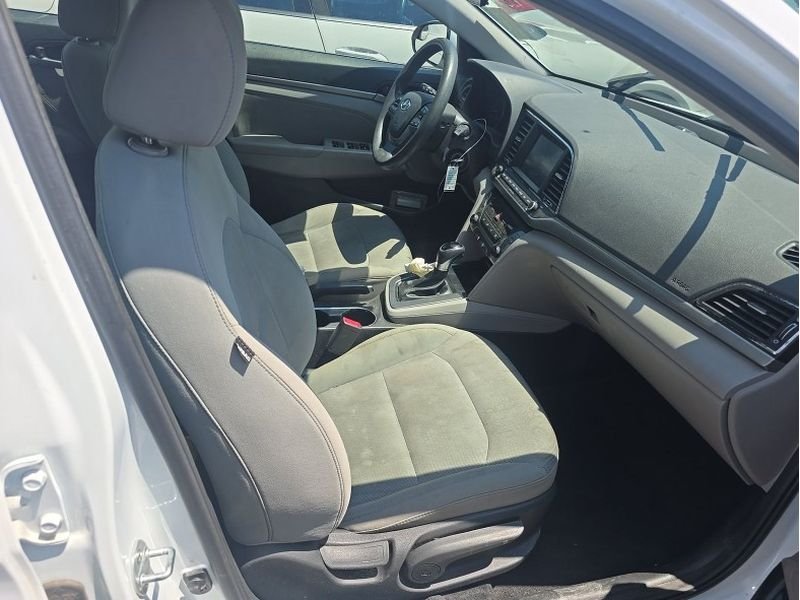 Used 2017 Quartz White Pearl Hyundai SE image 27