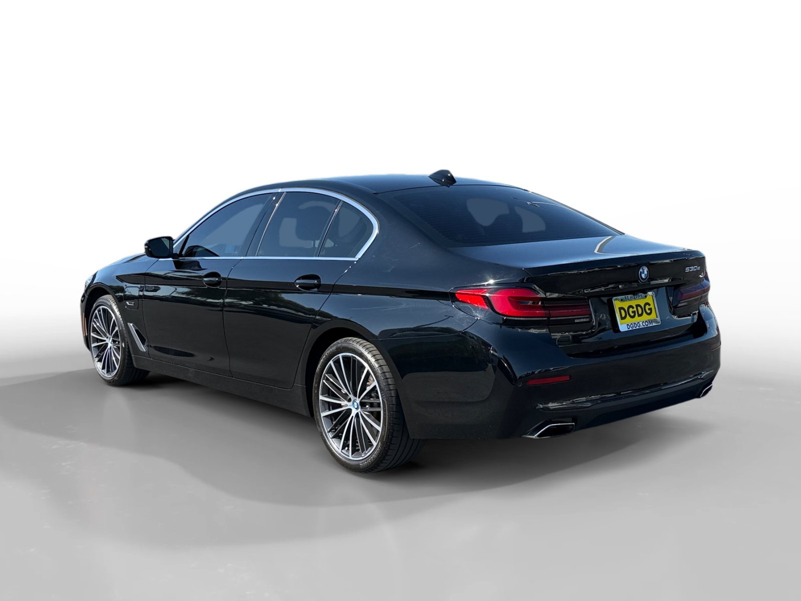 Used 2023 Jet Black BMW 530e iPerformance image 3