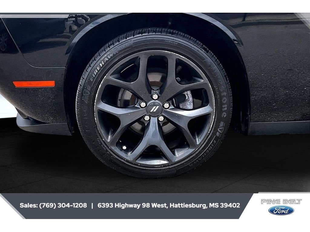 Used 2020 Pitch Black Clearcoat Dodge SXT image 7