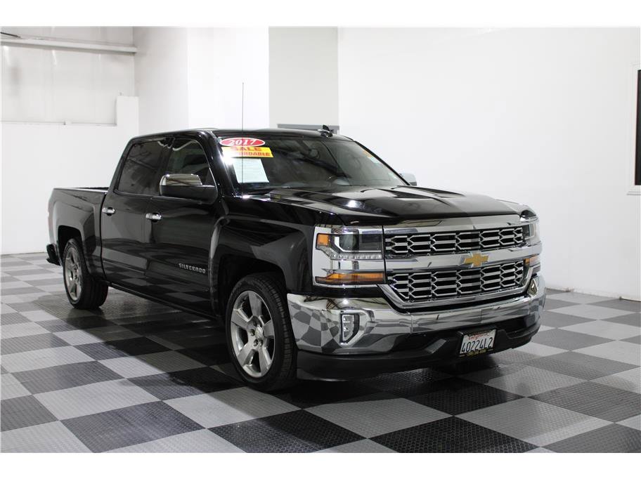 2017 Chevrolet Silverado 1500 LT photo 2
