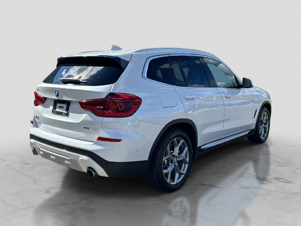 Used 2021 White BMW xDrive30i image 5