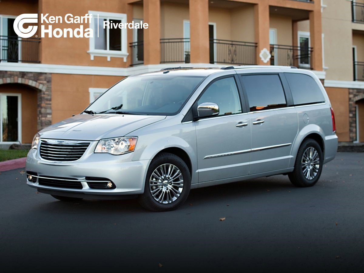 2016 Chrysler Town & Country Touring-L