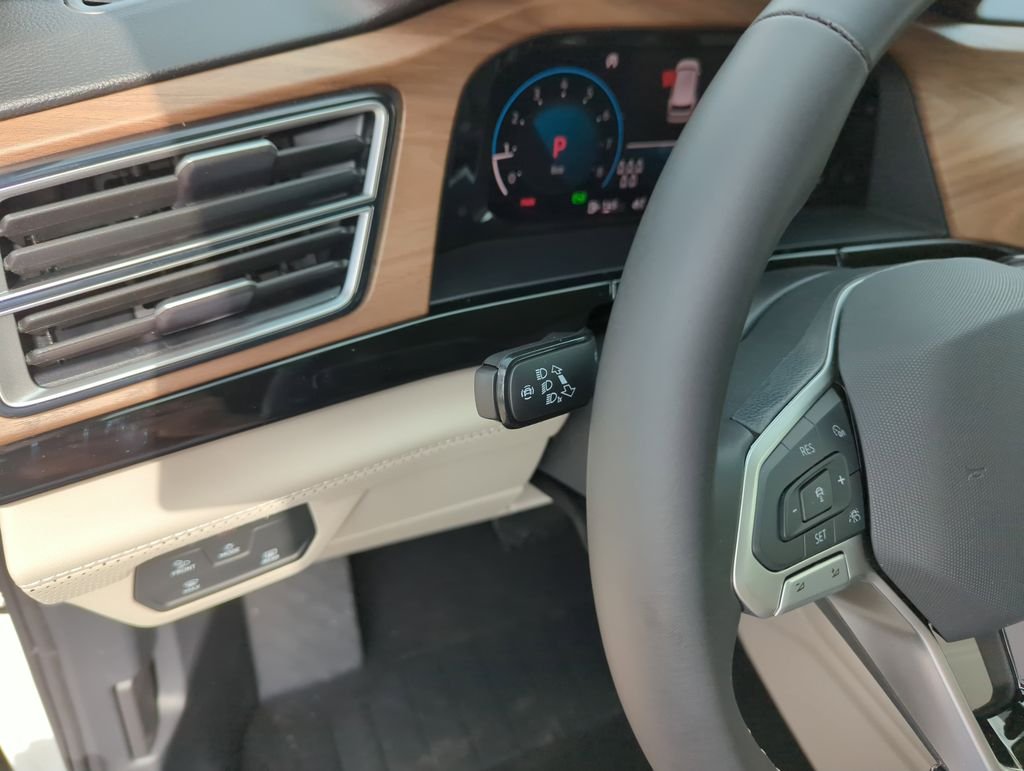 New 2026 White/off-white Volkswagen 2.0T SE image 21