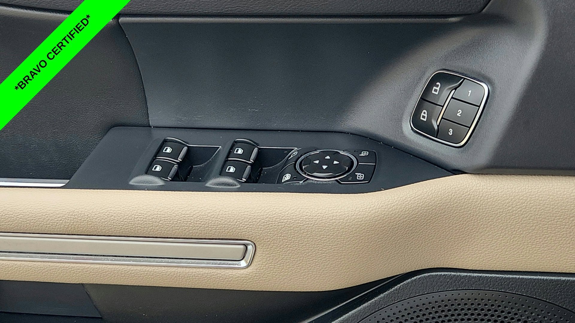 Used 2022  Ford Limited image 21