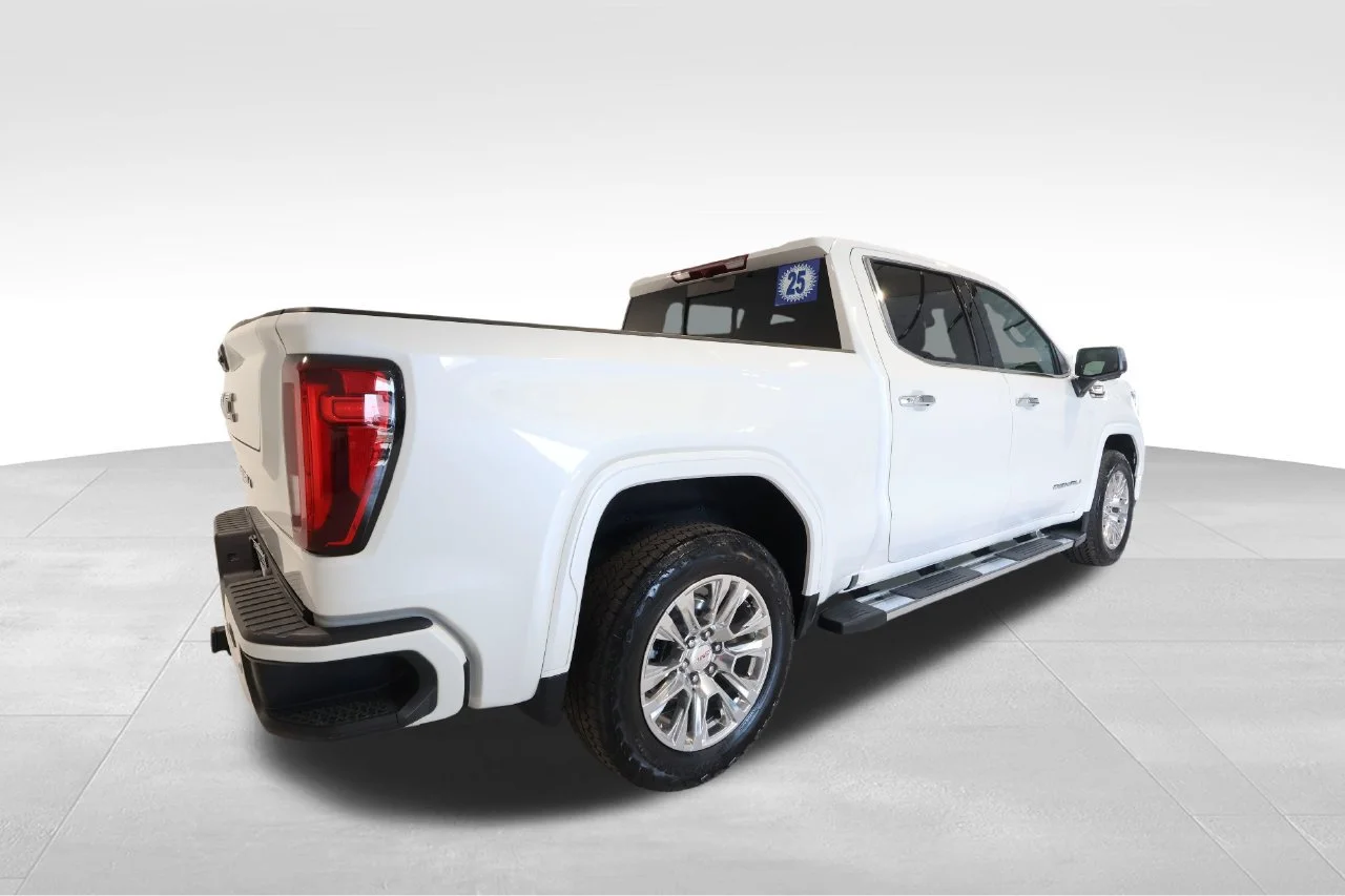 Used 2025 White Frost Tricoat GMC Denali image 4