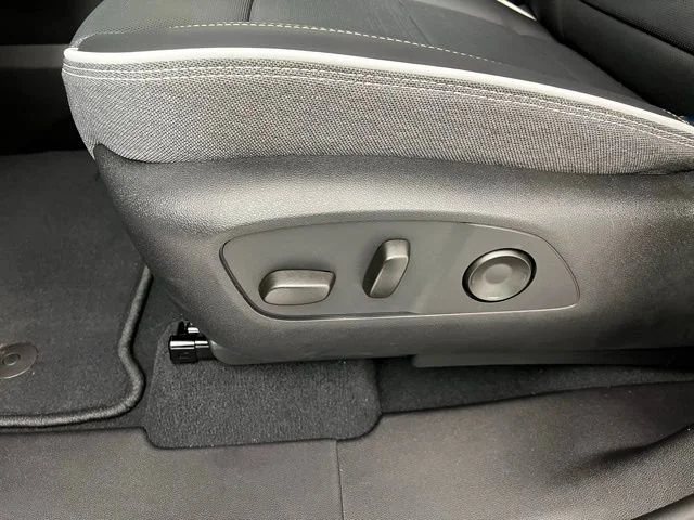New 2026 Summit White GMC Elevation Extended Range image 17