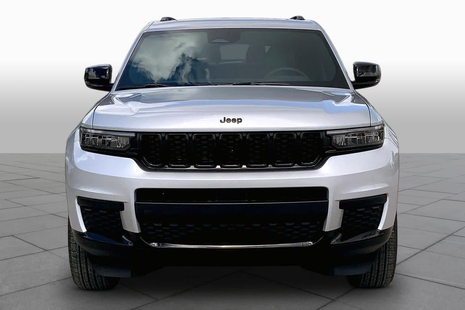 Used 2025 Silver Zynith Jeep Altitude X image 4