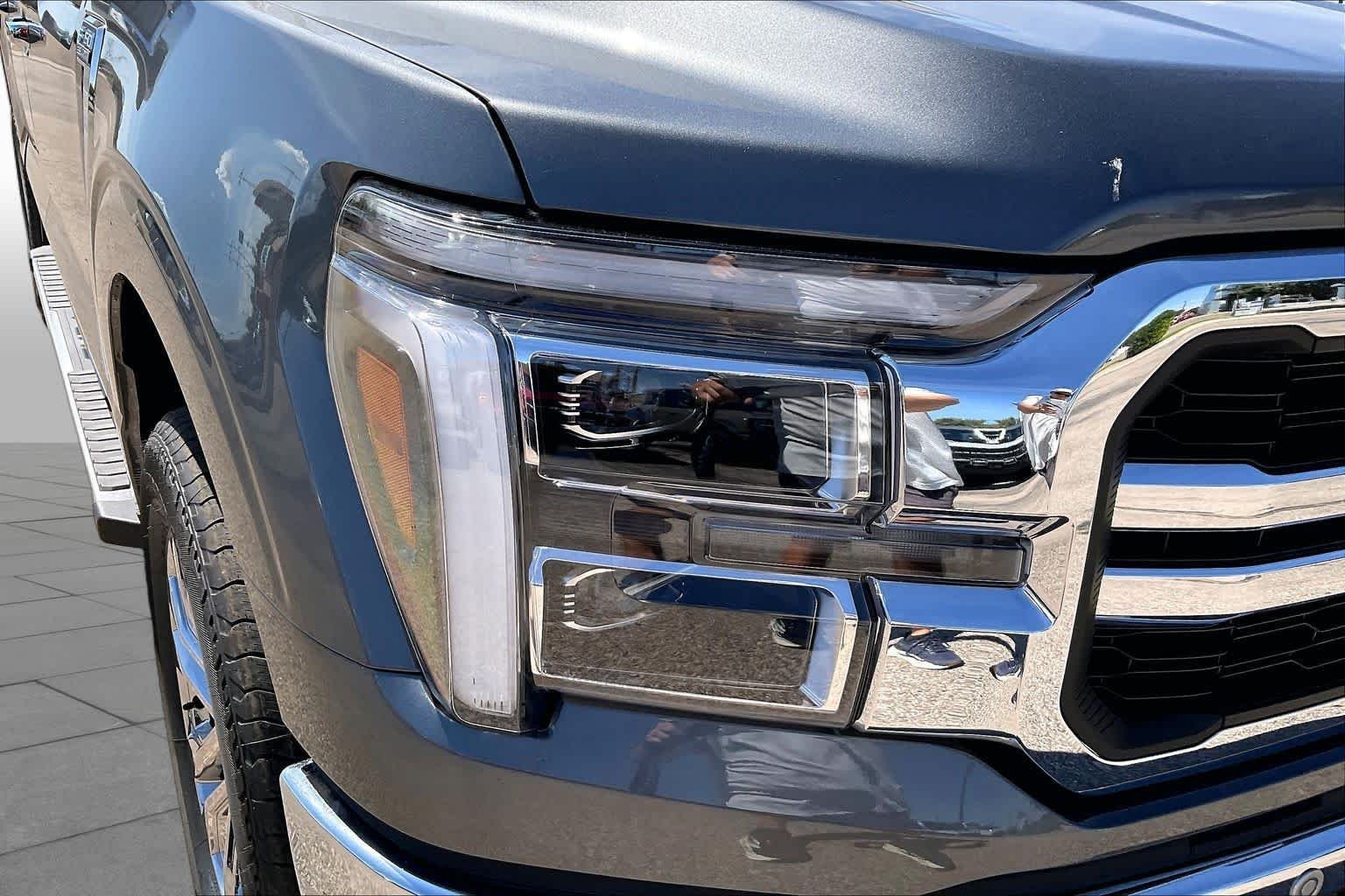 New 2026 Carbonized Gray Metallic Ford Lariat® image 13