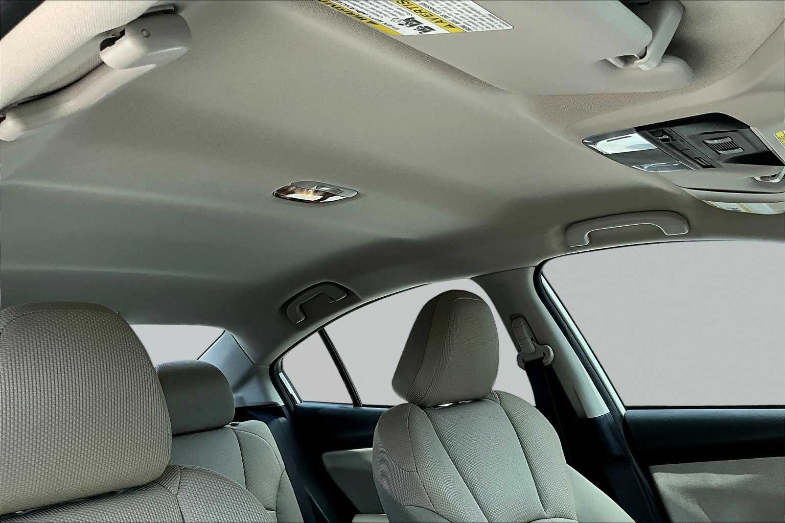 Used 2022 Crystal White Pearl Subaru  image 14