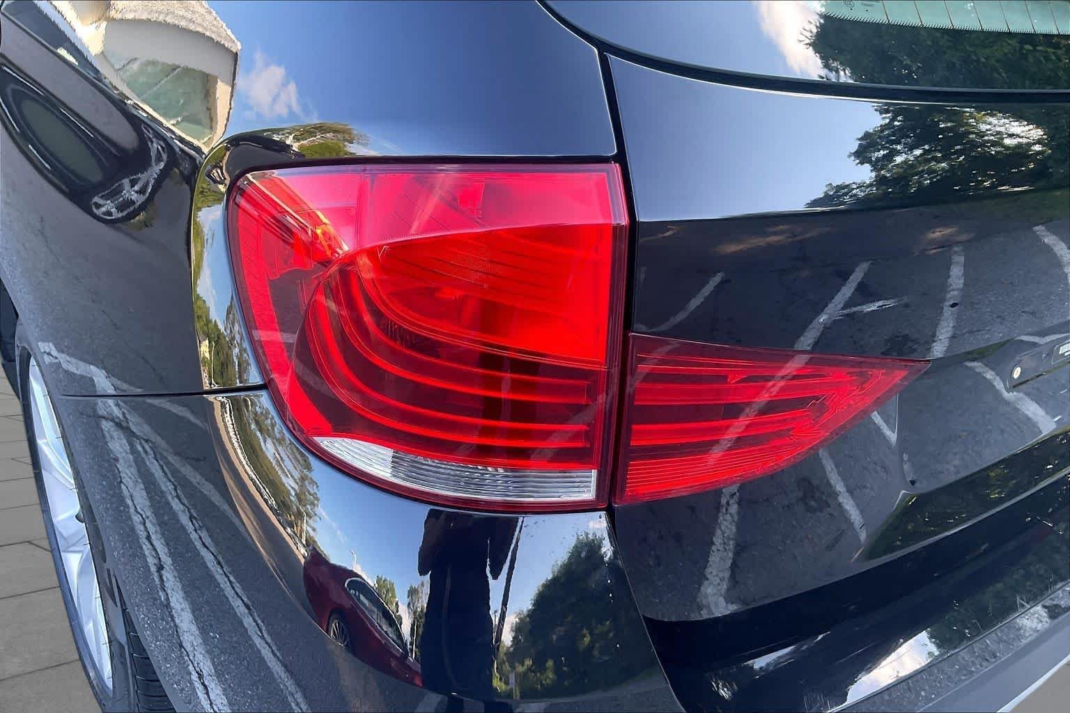 Used 2014 Black Sapphire Metallic BMW xDrive28i image 27