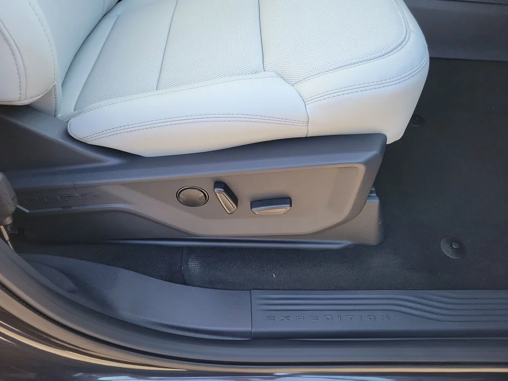 New 2026 Dark Matter Gray Metallic Ford MAX Platinum® image 34
