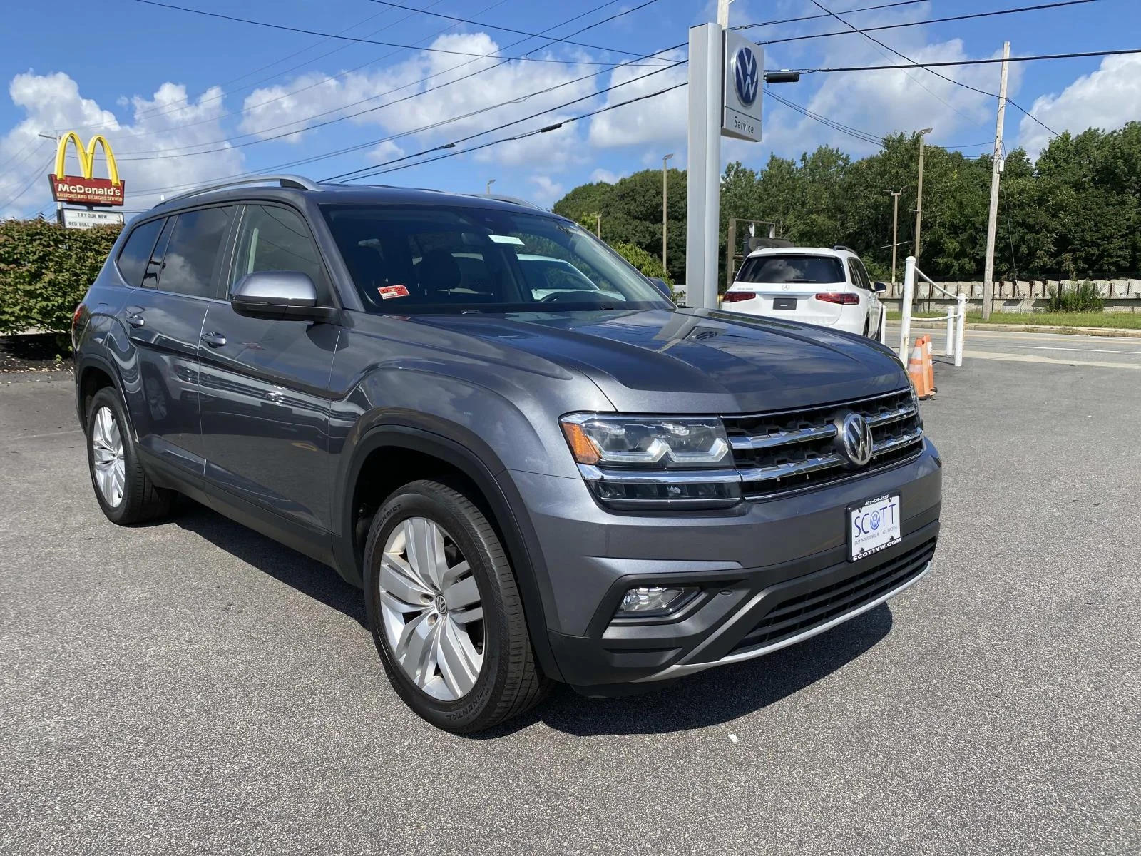 Used 2019 Platinum Gray Metallic Volkswagen 3.6L V6 SE w/Technology 4MOTION image 9