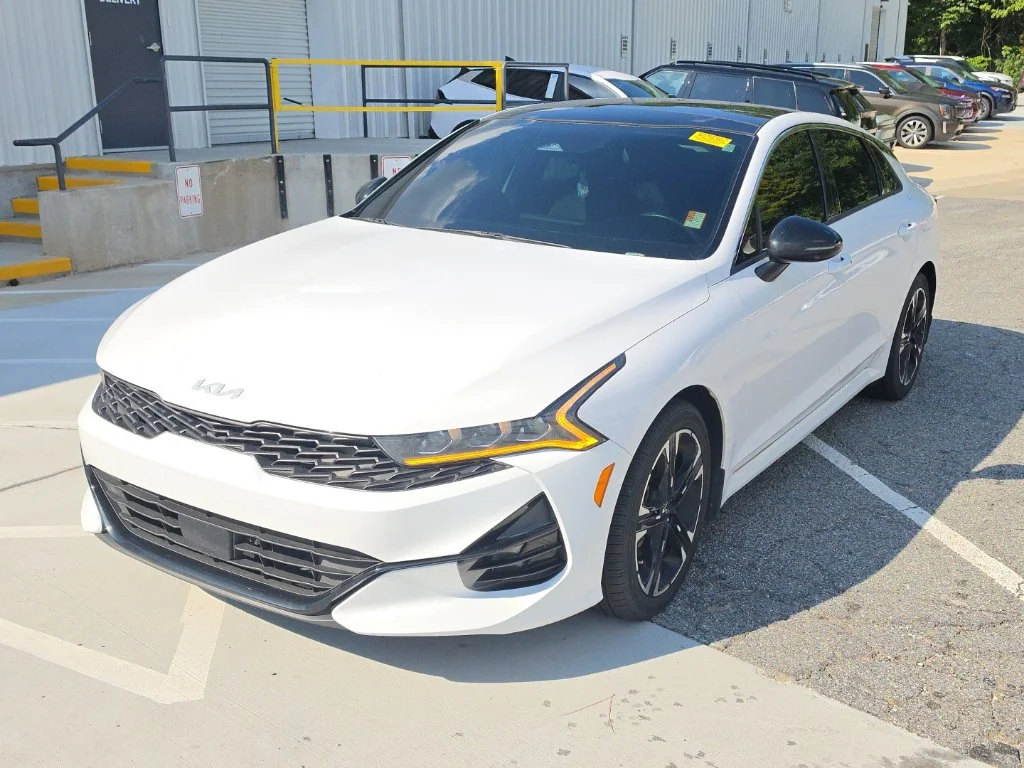 Used 2022 White Kia GT-Line image 3