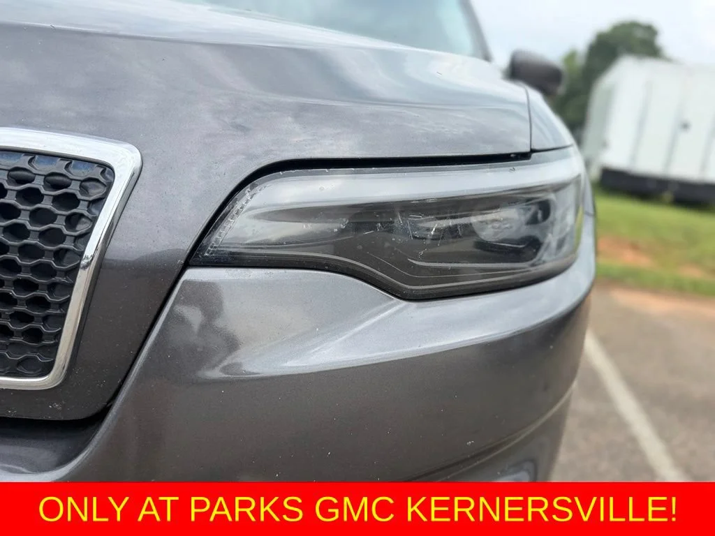 Used 2019 Gray Jeep Limited 4x4 image 8