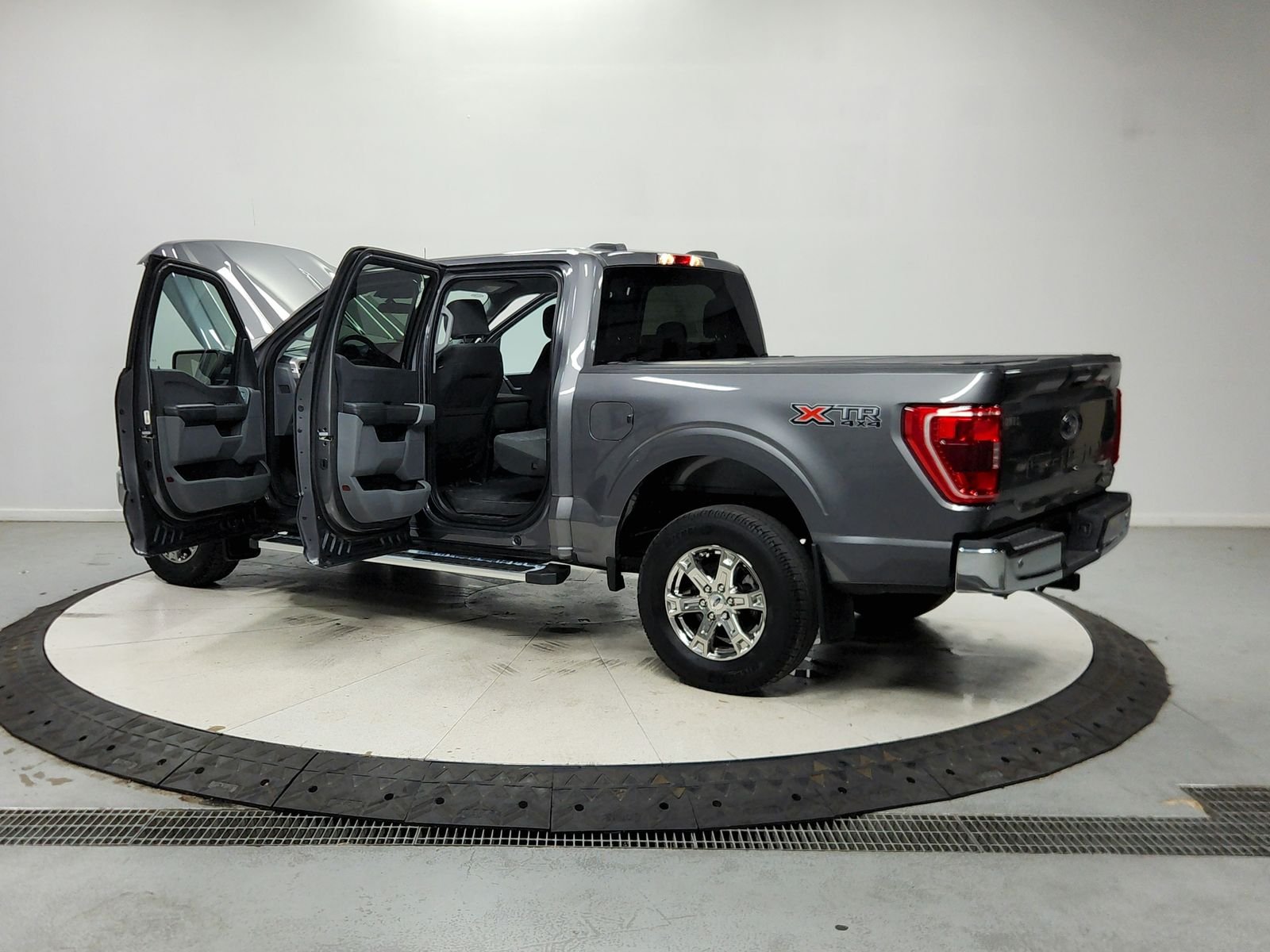 Used 2023  Ford XLT image 14