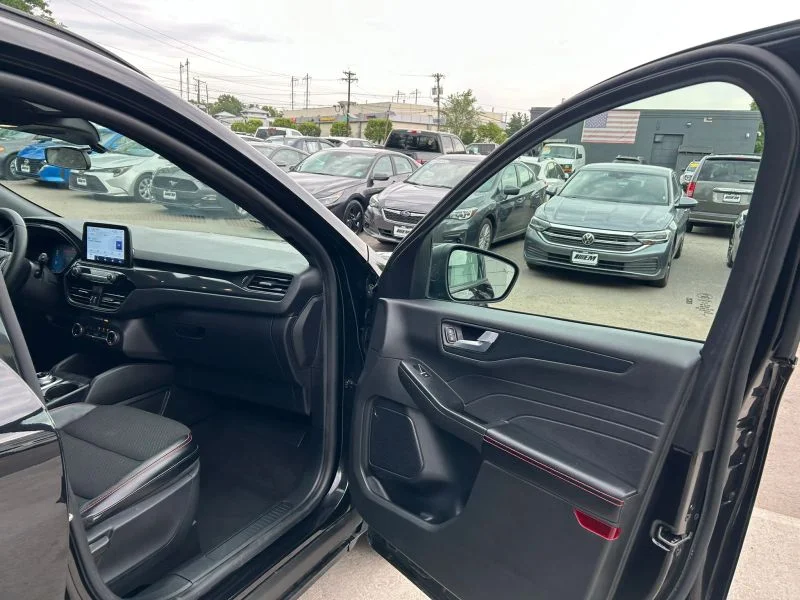 Used 2025 Black Ford ST-Line Sport Utility 4D image 20