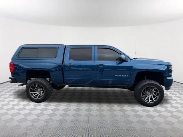 Used 2017 DEEP OCEAN BLUE METALLIC Chevrolet LT image 4