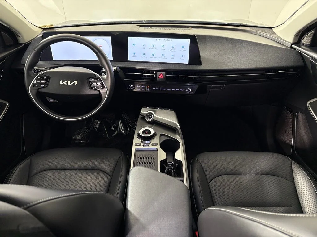 Used 2023 Blue Kia Wind image 39
