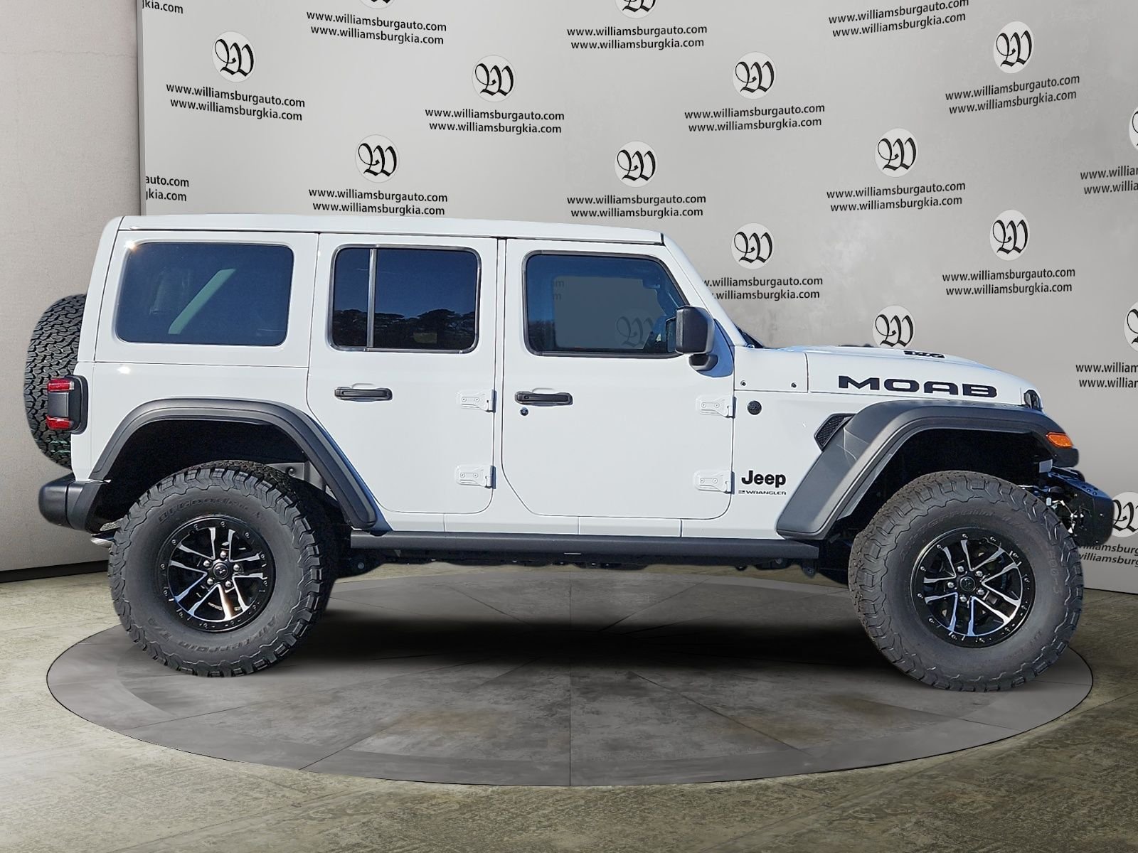 New 2026 Bright White Clear-Coat Exterior Paint Jeep Moab 392 image 6