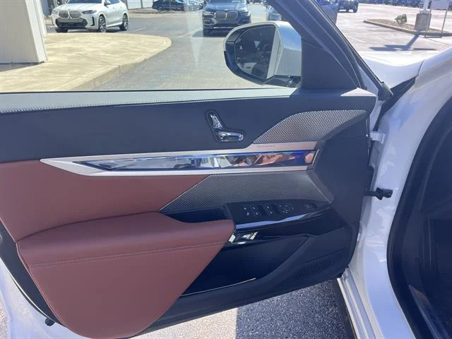 New 2026 Mineral White Metallic BMW 750e xDrive image 11