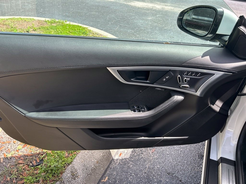 Used 2018 White Jaguar Base image 11