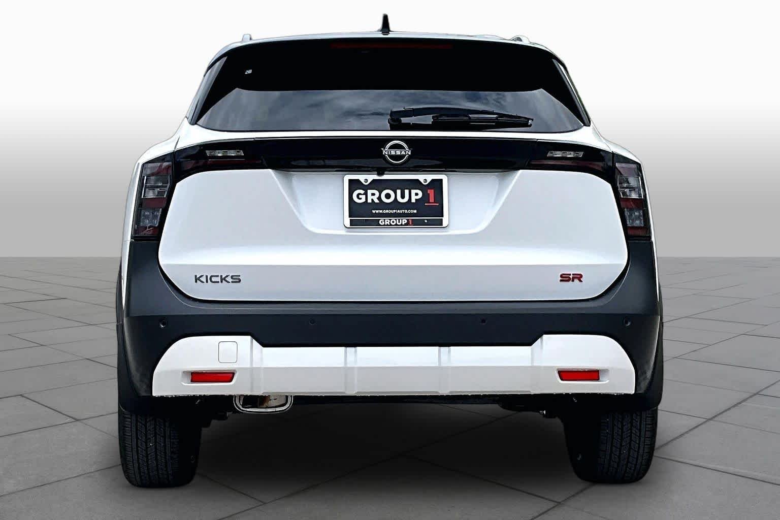 New 2026 Aspen White TriCoat / Super Black Two-tone Nissan SR image 4