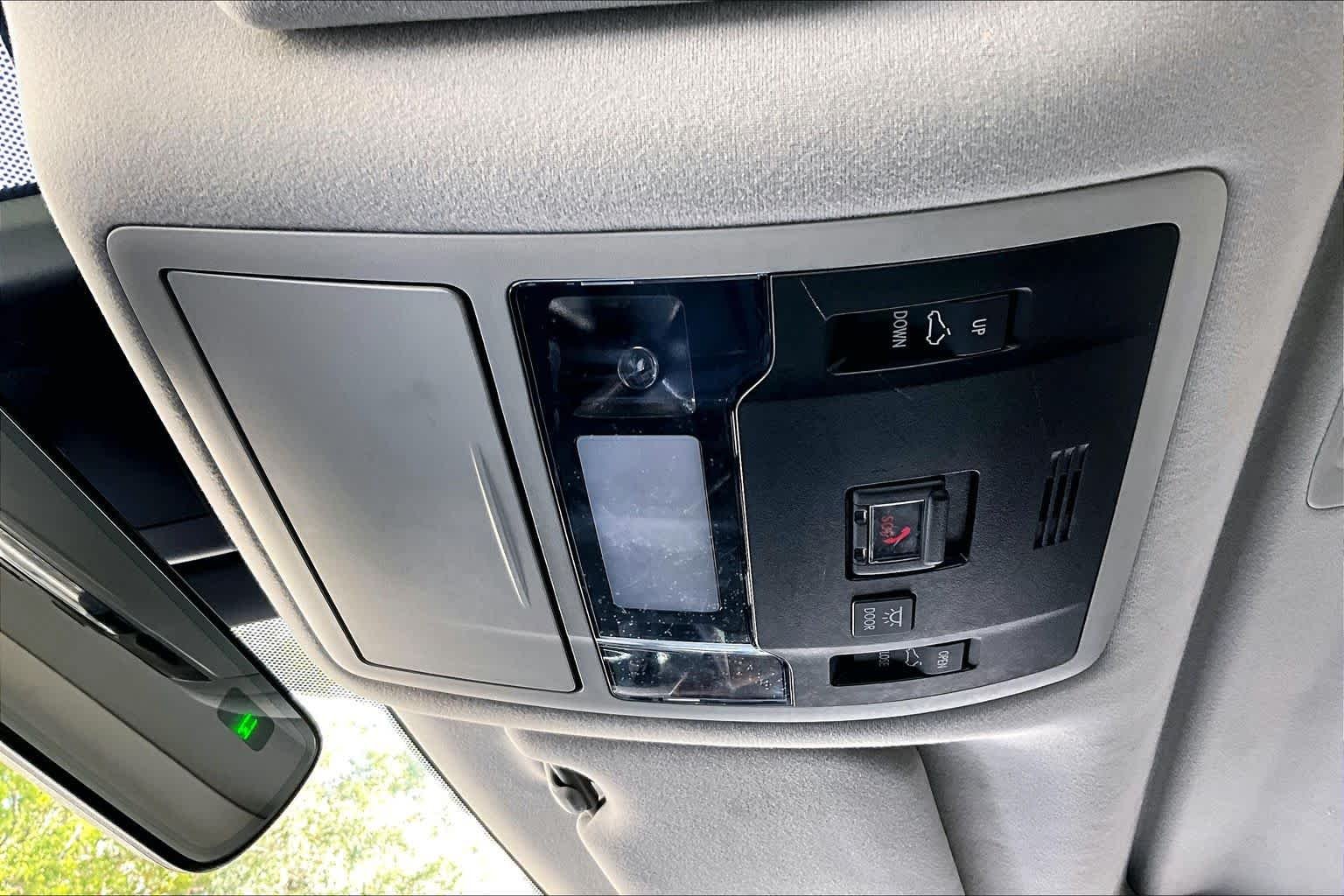 Used 2021 Eminent White Pearl Lexus  image 32