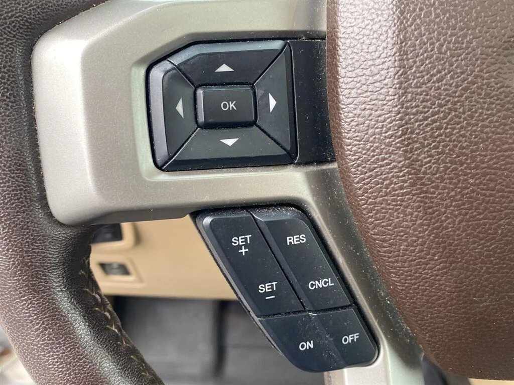 Used 2020 Oxford White Ford LARIAT image 18