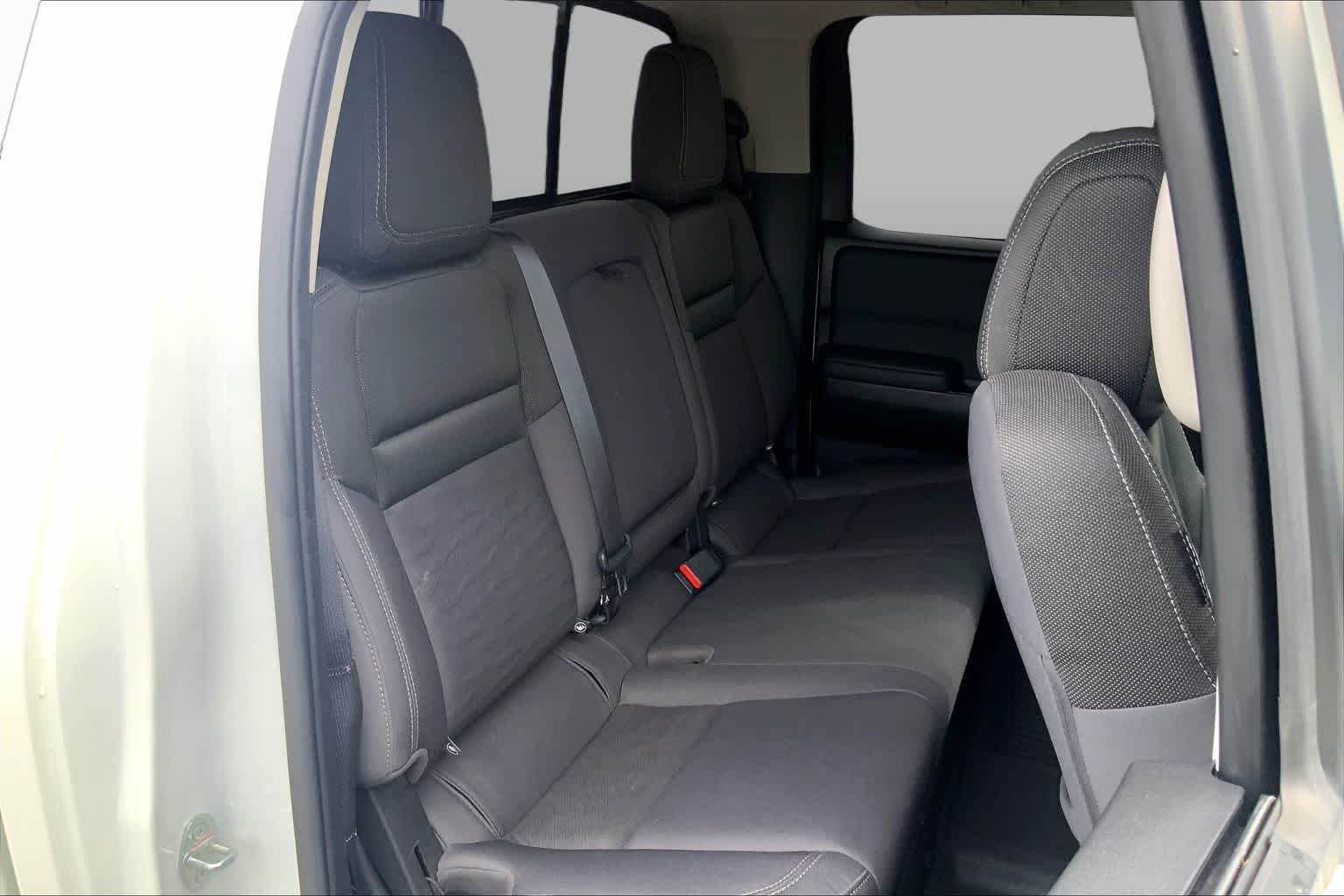 Used 2022 Glacier White Nissan SV image 19