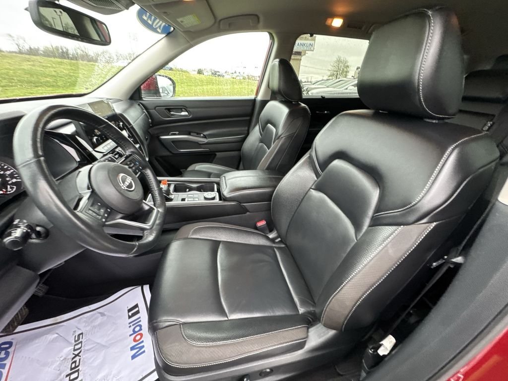 Used 2022 Red Nissan SL image 12