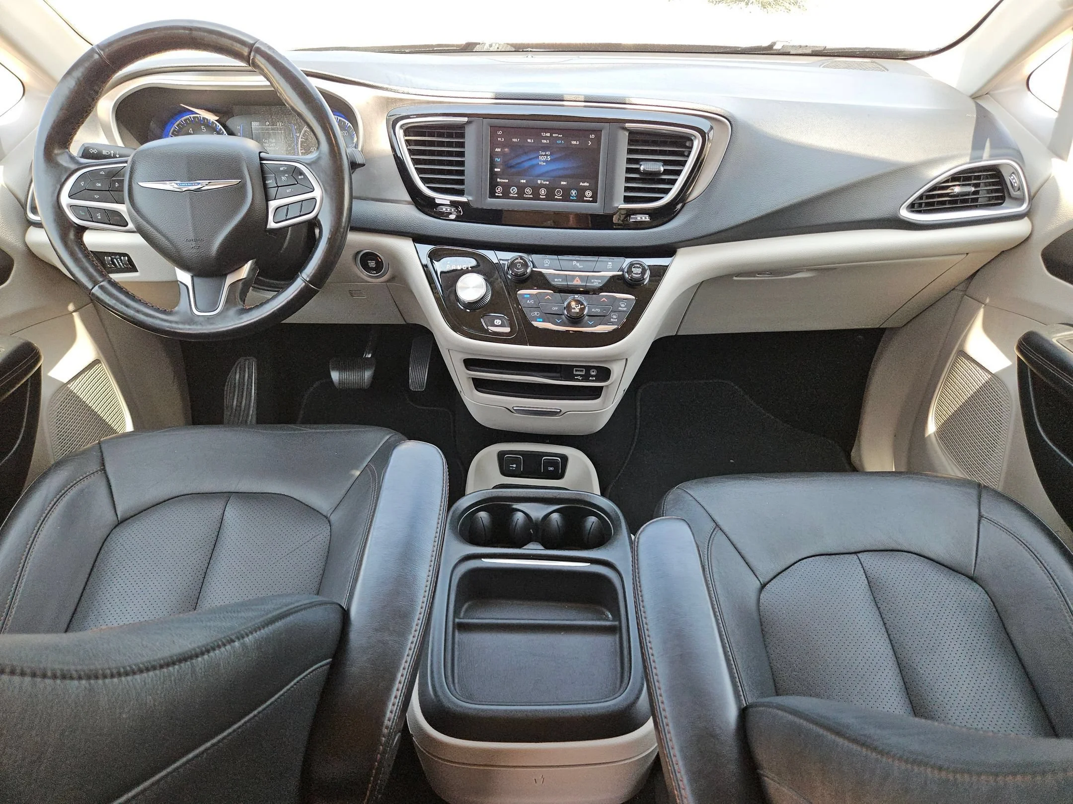 Used 2020 Silver Chrysler Touring L image 16